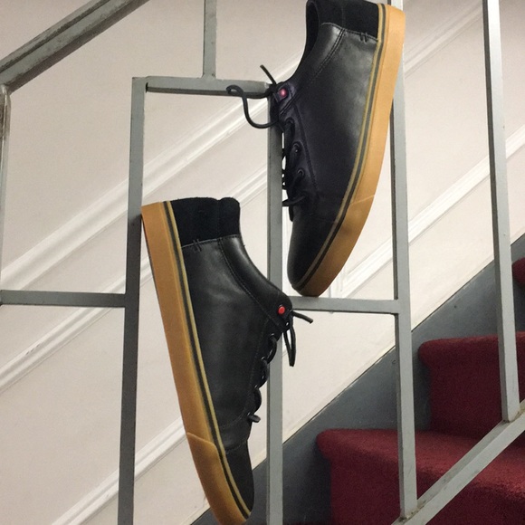 Ugg Brock Luxe Black Fashion Leather Sneaker NWT - Picture 2 of 8